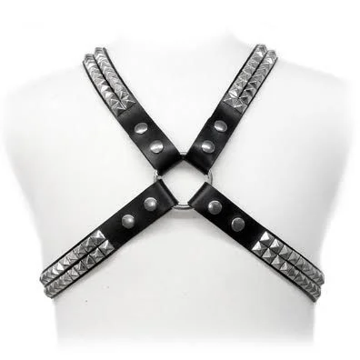 Imbracatura con borchie piramidali — Leather Body