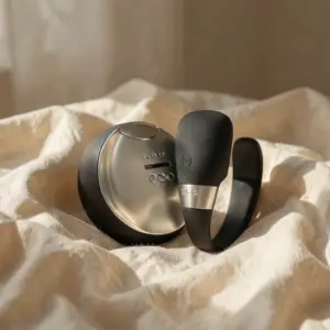TIANI 3 Insignia Nero — LELO