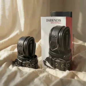 Manette regolabili in ecopelle nera — Darkness