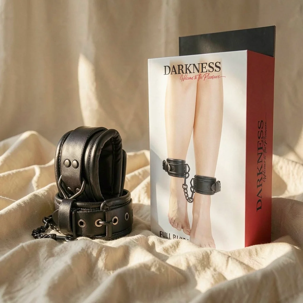 Cavigliere regolabili in ecopelle nera — Darkness