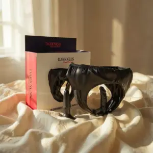 Slip con Plug e Dildo Intercambiabili — Darkness
